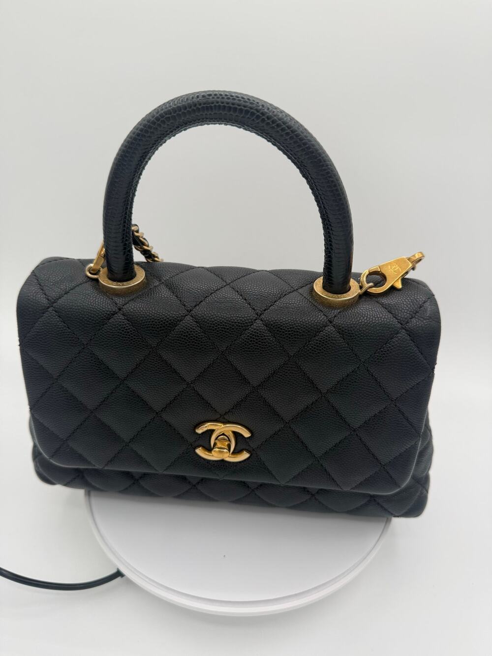 Chanel small coco handle caviar leather/gold hardware